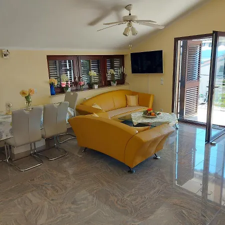 M & D Apartment